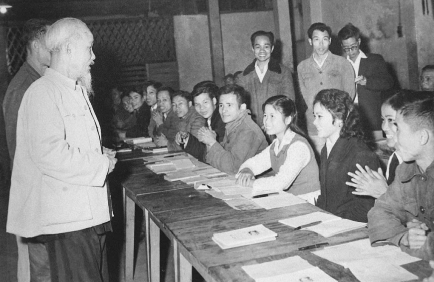 Học tập phong cách lý luận gắn với thực tiễn của Chủ tịch Hồ Chí Minh trong hoạt động giảng dạy của giảng viên lý luận chính trị - hành chính